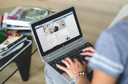 Reseller managing multiple Facebook Marketplace listings 